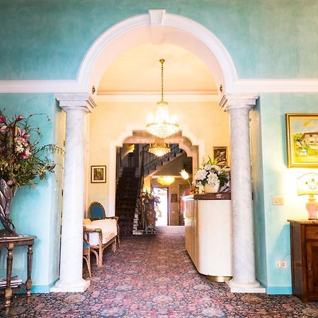Hotel Sonia Forte dei Marmi Buitenkant foto