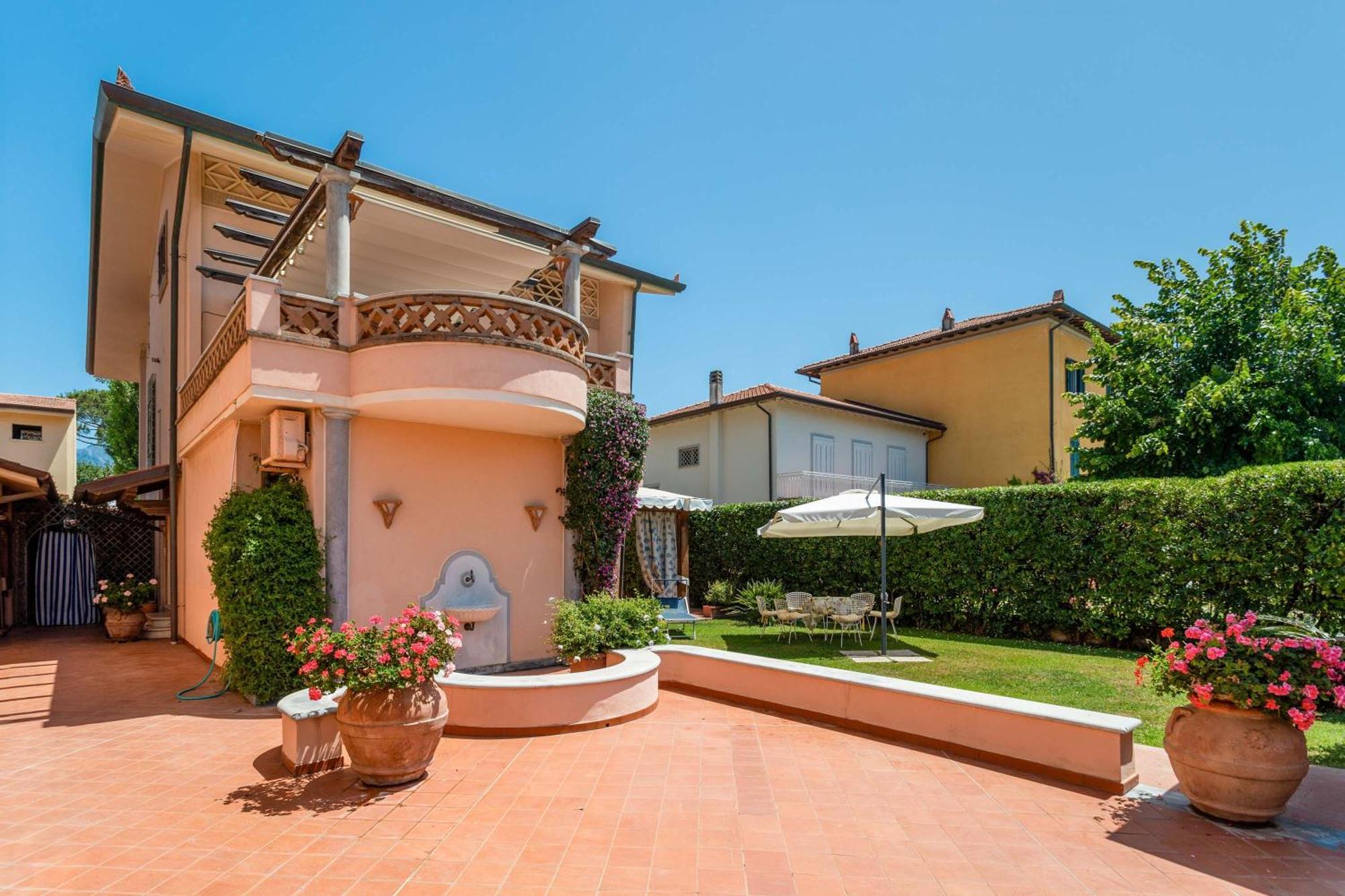 Hotel Sonia Forte dei Marmi Buitenkant foto