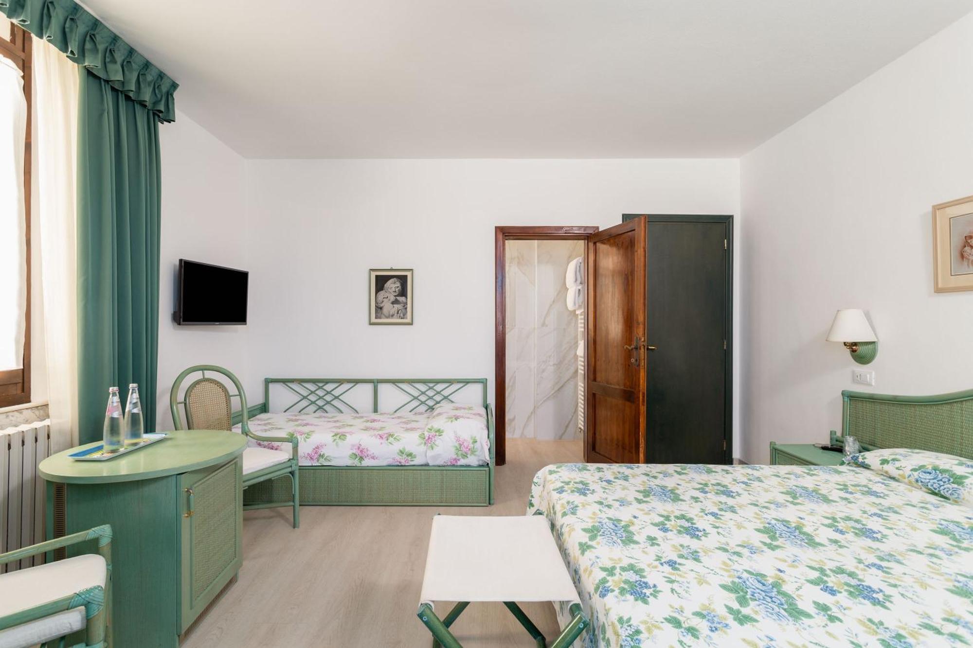 Hotel Sonia Forte dei Marmi Buitenkant foto