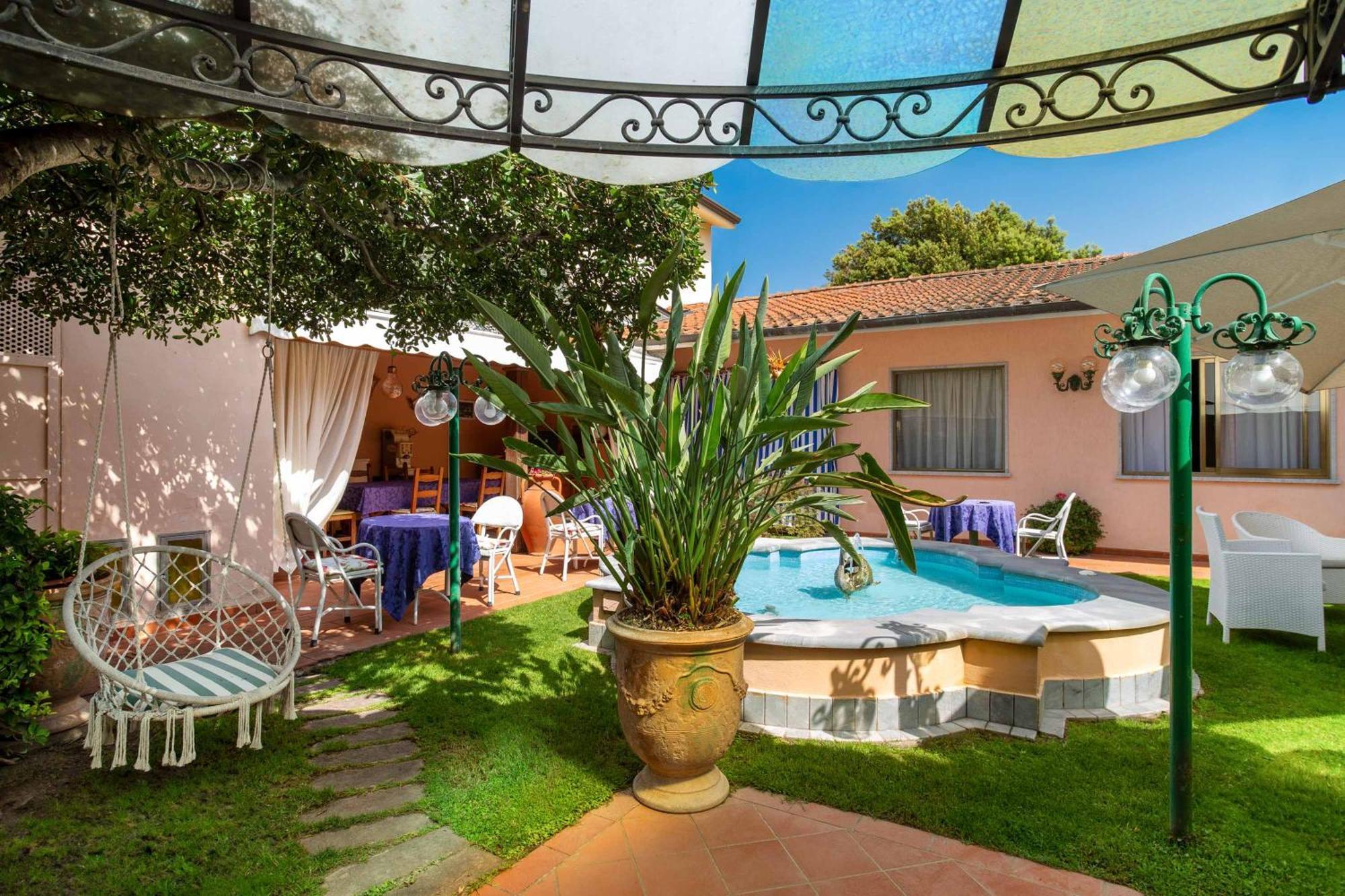 Hotel Sonia Forte dei Marmi Buitenkant foto