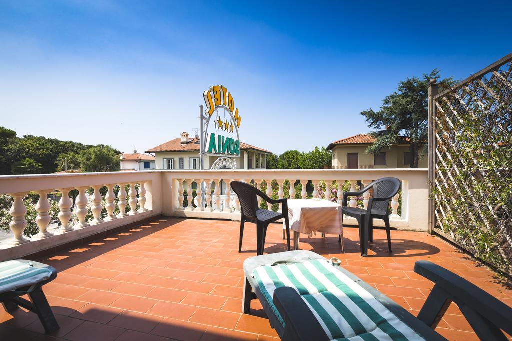 Hotel Sonia Forte dei Marmi Buitenkant foto