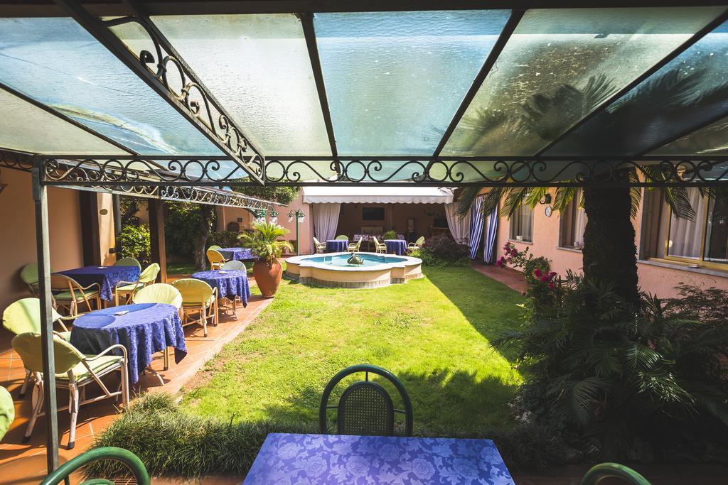 Hotel Sonia Forte dei Marmi Buitenkant foto