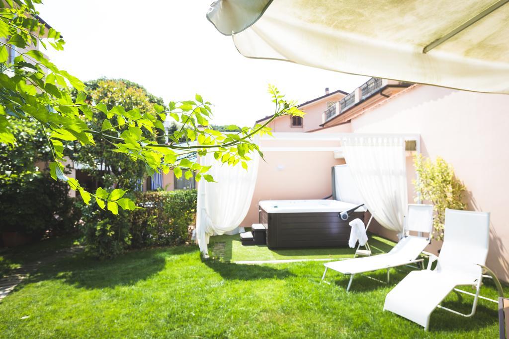 Hotel Sonia Forte dei Marmi Buitenkant foto