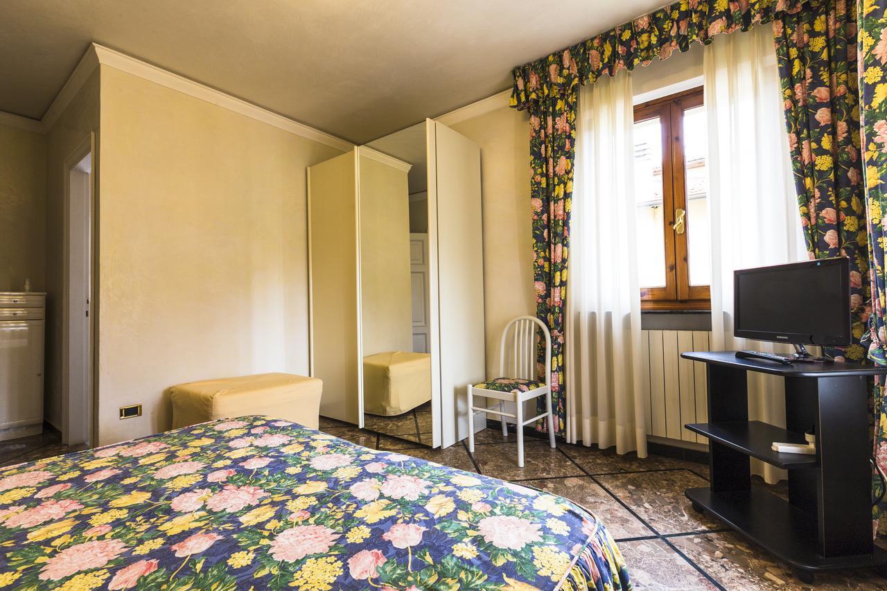 Hotel Sonia Forte dei Marmi Buitenkant foto