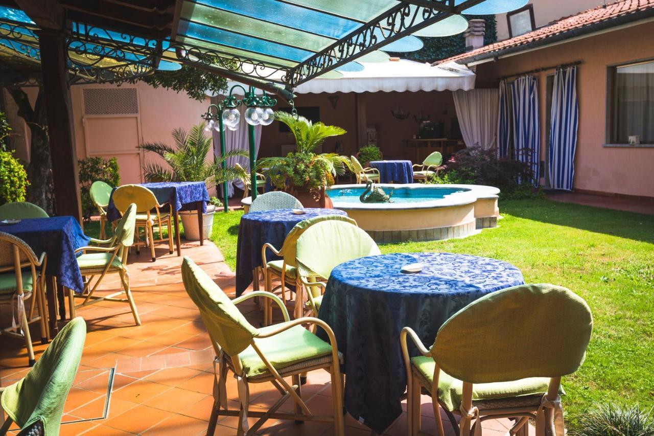 Hotel Sonia Forte dei Marmi Buitenkant foto
