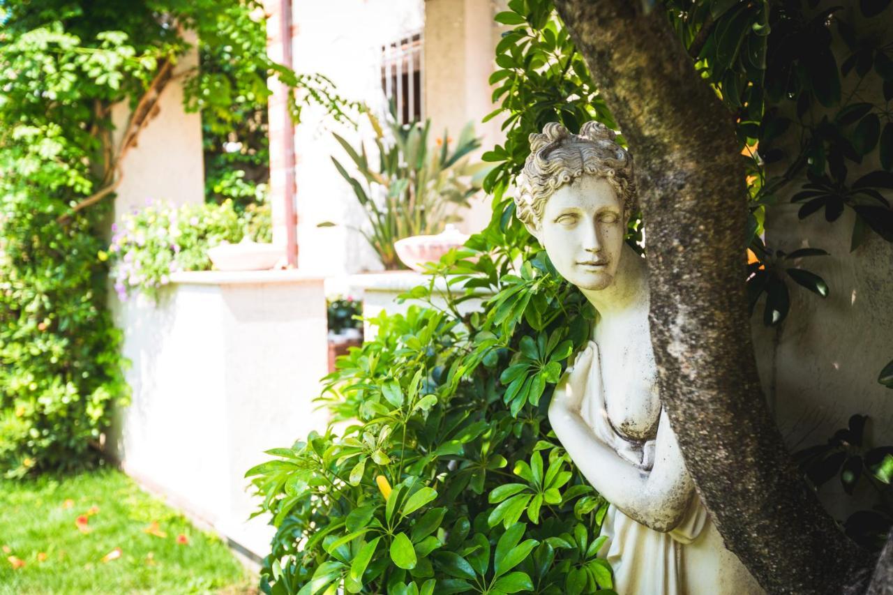 Hotel Sonia Forte dei Marmi Buitenkant foto