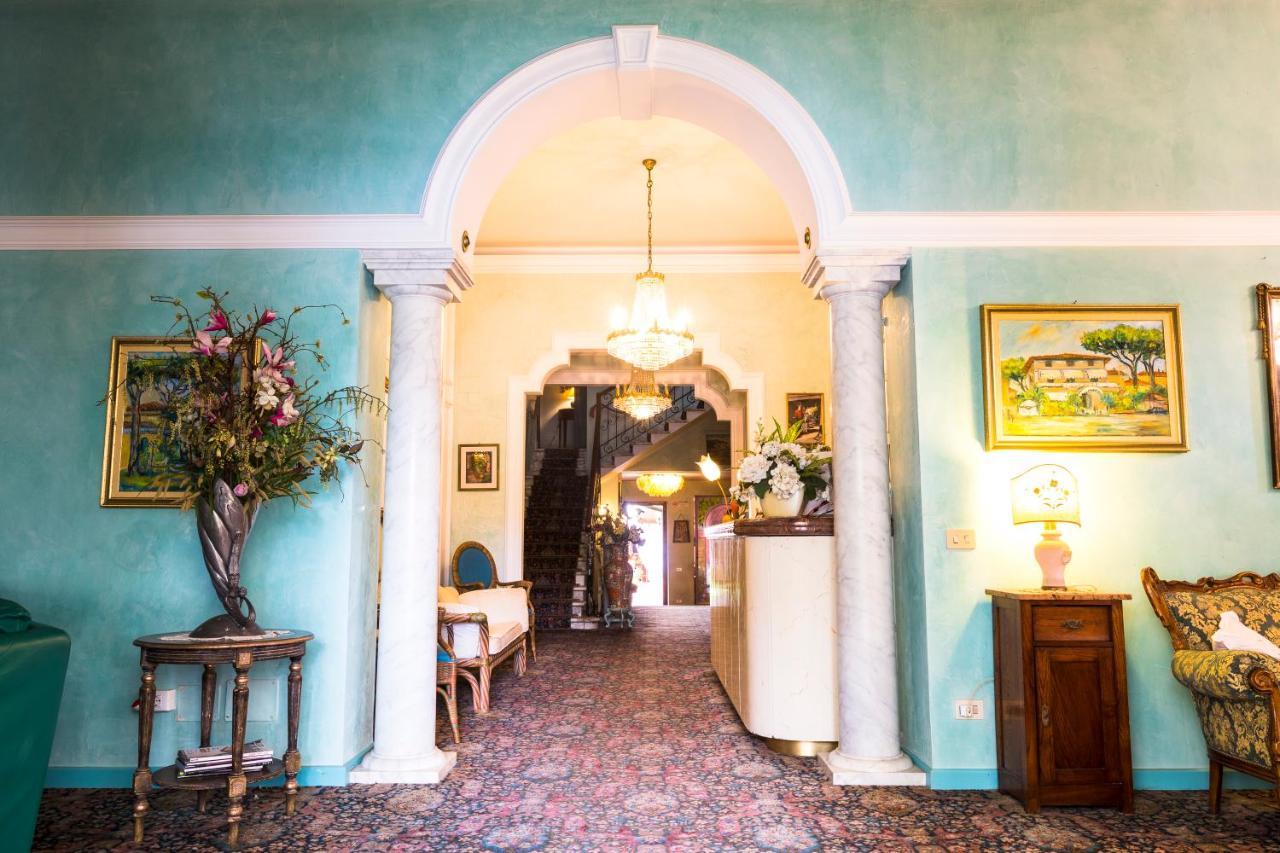 Hotel Sonia Forte dei Marmi Buitenkant foto