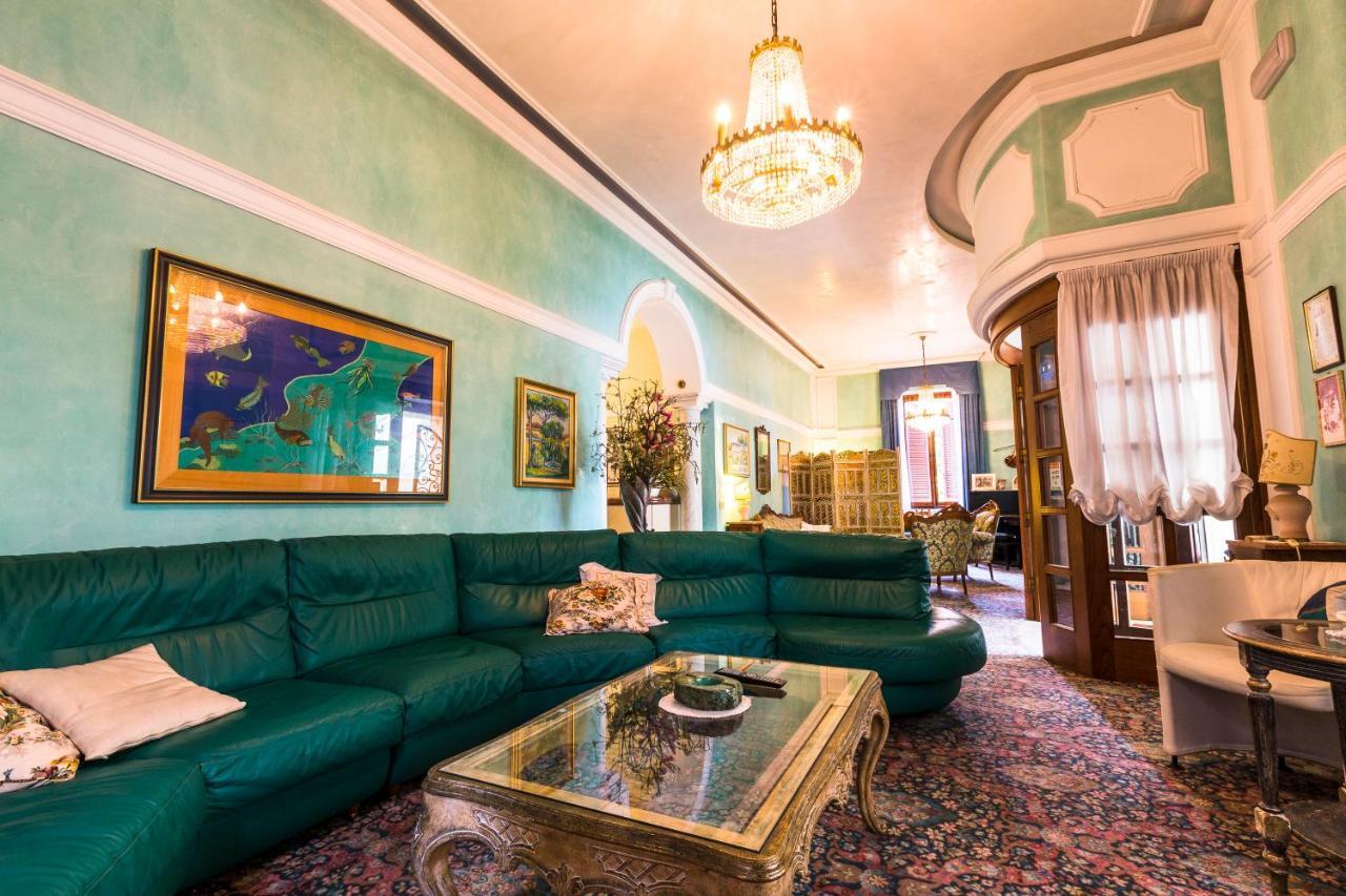 Hotel Sonia Forte dei Marmi Buitenkant foto